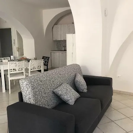 Corso Garibaldi 22 Paola