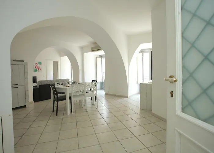 Corso Garibaldi 22 *